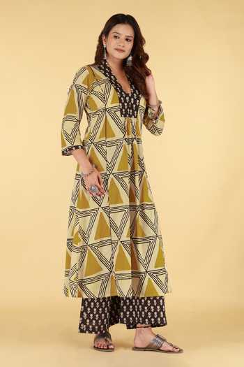 Shop_Kalakaari By Sagarika_Black Cotton V-neck, Yes Geometric Print Kurta And Palazzo Set _Online_at_Aza_Fashions