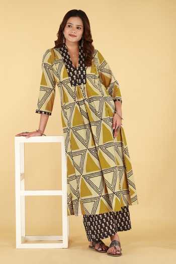 Buy_Kalakaari By Sagarika_Black Cotton V-neck, Yes Geometric Print Kurta And Palazzo Set _at_Aza_Fashions