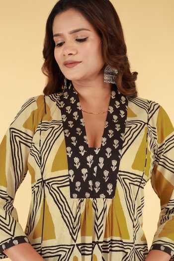 Kalakaari By Sagarika_Black Cotton V-neck, Yes Geometric Print Kurta And Palazzo Set _at_Aza_Fashions