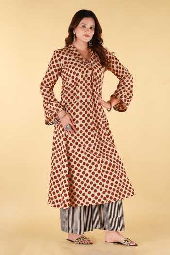 Shop_Kalakaari By Sagarika_Off White Cotton V-neck Printed Kurta And Palazzo Set _Online_at_Aza_Fashions