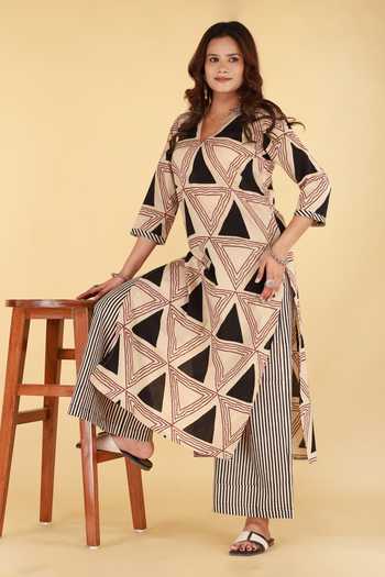 Kalakaari By Sagarika_Red Cotton V-neck Geometric Print Kurta And Palazzo Set _Online_at_Aza_Fashions