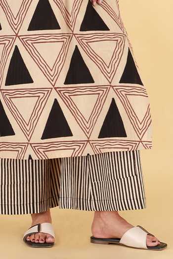 Buy_Kalakaari By Sagarika_Red Cotton V-neck Geometric Print Kurta And Palazzo Set 
