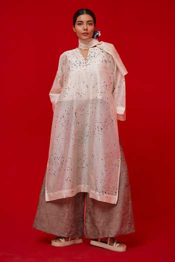 Buy_Stoique_Ivory Silk, Chanderi Split V-neck Printed Tunic _at_Aza_Fashions
