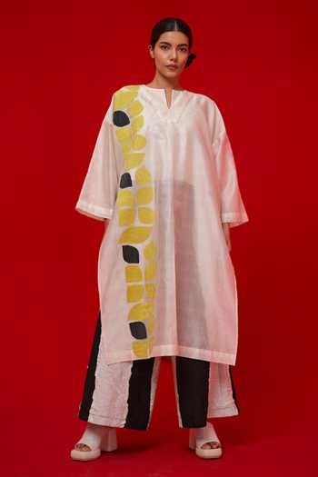 Buy_Stoique_Black Silk, Chanderi Split V-neck Align Colorblock Kurta _at_Aza_Fashions