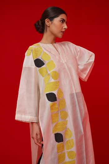 Stoique_Black Silk, Chanderi Split V-neck Align Colorblock Kurta _at_Aza_Fashions
