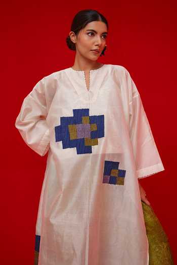 Buy_Stoique_Ivory Silk, Chanderi Patchwork Split V-neck Grace Embroidered Tunic 