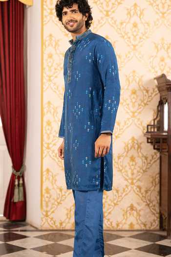 Shop_17:17 By Simmi Saboo_Blue Silk, Cotton Embroidery Geometric Floral Kurta _at_Aza_Fashions