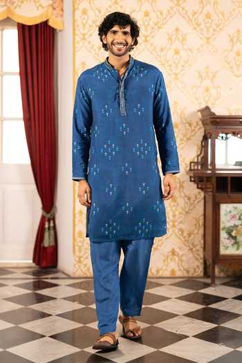 Buy_17:17 By Simmi Saboo_Blue Silk, Cotton Embroidery Geometric Floral Kurta _at_Aza_Fashions