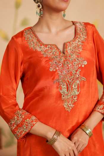 Pouli Pret_Orange Silk, Organza, Voile Embroidery, Zari V-neck, Yes Gazal Dori Kurta Set _Online_at_Aza_Fashions