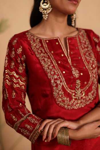 Buy_Pouli Pret_Red Silk, Cotton Embroidery, Zari Split V-neck Layla Zardozi Kurta Set _Online_at_Aza_Fashions