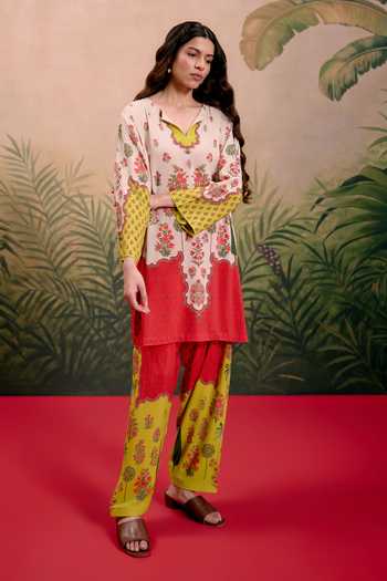 Shetab Kazmi_Ivory Cotton V-neck Raya Printed Kurta And Pant Set _at_Aza_Fashions