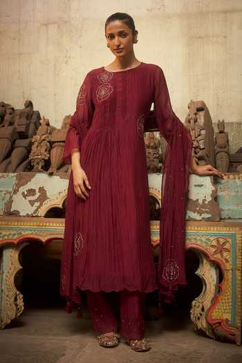 Buy_Hirika & Dhruti_Burgundy Chanderi Embroidery Round Neck Rose Pleated Kurta Set _at_Aza_Fashions