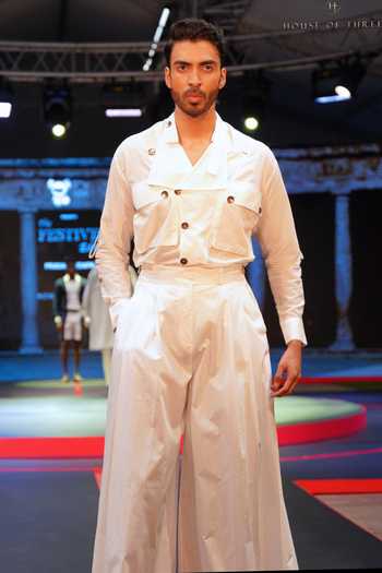 House Of Three_White Cotton, Poplin Hridaya Pleated Wide-leg Trouser _Online_at_Aza_Fashions