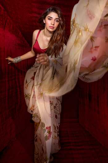 Aza X Shilpa Shetty Kundra_Multi Color Floral Vine Print Pre-draped Saree With Contrasting Blouse 