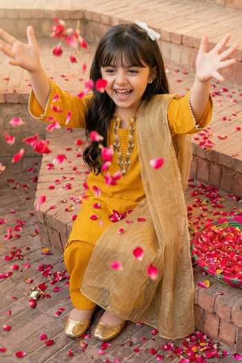 Buy_Petite Pomme_Orange Silk, Net Embroidery, Beads Placement Kurta Set _Online_at_Aza_Fashions