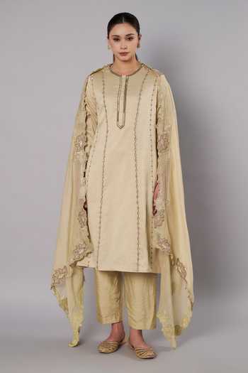Buy_Doux Amour_Green Chanderi Embroidery, Beads, Applique Breeze Trail Floral A-line Kurta Set _at_Aza_Fashions