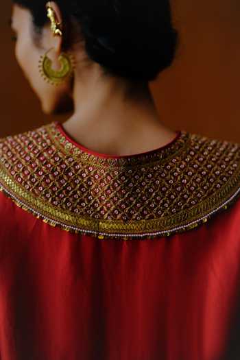 Alam By Tulsi Patel_Red Silk Embroidery, Gota Patti V-neck Gulab Yoke Kaftan And Pant Set _Online_at_Aza_Fashions