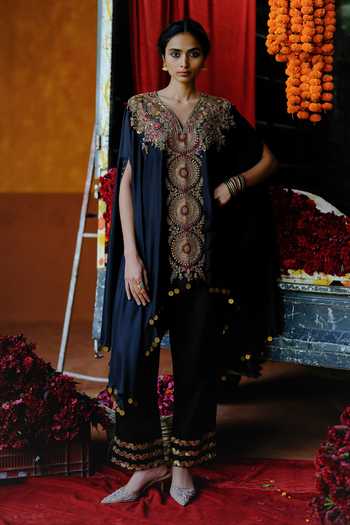 Buy_Alam By Tulsi Patel_Black Silk Embroidery, Zari, Gota Patti V-neck Kaneri Cape And Pant Set _at_Aza_Fashions