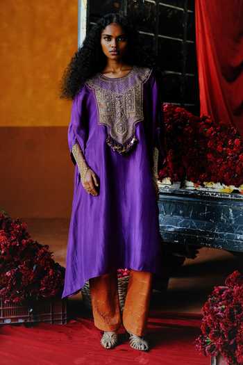 Buy_Alam By Tulsi Patel_Gold Silk Embroidery, Zari Round Neck Champa Yoke Handwoven Kaftan And Pant Set _at_Aza_Fashions