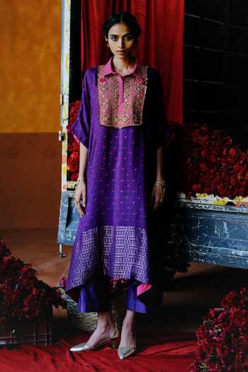 Buy_Alam By Tulsi Patel_Pink Silk Embroidery, Zari Mandarin Collar, Yes Kamal Bandhani Kurta And Pant Set _at_Aza_Fashions