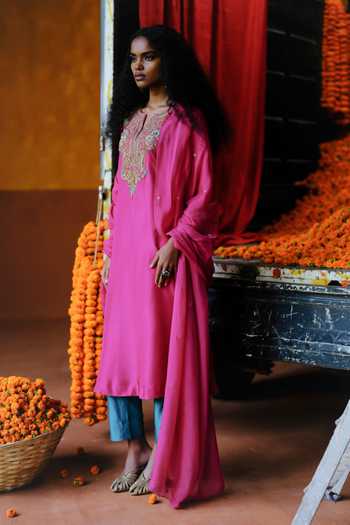 Alam By Tulsi Patel_Pink Silk Embroidery, Zari, Zardozi Split V-neck Parijat Kurta Set _Online_at_Aza_Fashions