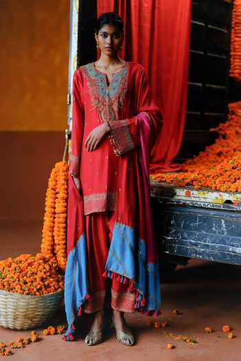 Buy_Alam By Tulsi Patel_Red Silk Embroidery V-neck Zinnia Yoke Kurta Salwar Set _at_Aza_Fashions