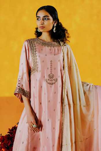 Alam By Tulsi Patel_Pink Silk Embroidery Round Neck Placed Handwoven Kurta And Pant Set _Online_at_Aza_Fashions