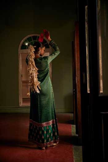 Buy_Alam By Tulsi Patel_Gold Silk, Cotton, Tissue Embroidery Round Neck Hand Stripe Kurta And Pant Set 