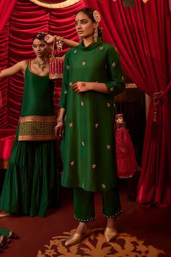 Buy_Alam By Tulsi Patel_Emerald Green Silk Embroidery, Zari Cowl Neck Banhi Kurta And Pant Set _at_Aza_Fashions