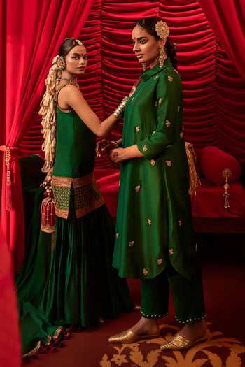 Buy_Alam By Tulsi Patel_Emerald Green Silk Embroidery, Zari Cowl Neck Banhi Kurta And Pant Set _Online_at_Aza_Fashions