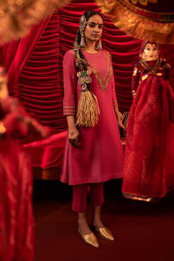 Buy_Alam By Tulsi Patel_Pink Silk Embroidery Round Neck, Yes Dyuti Kurta And Pant Set _at_Aza_Fashions