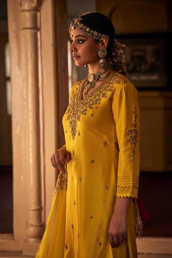 Shop_Alam By Tulsi Patel_Yellow Silk, Organza Embroidery, Zari V-neck, Yes Inika Kurta Set _at_Aza_Fashions