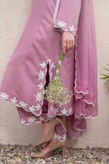 Shop_Daljit Sudan_Pink Cotton, Organza Embroidery V-neck, Yes Bodice Kurta Set 