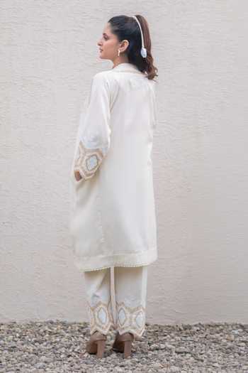 Shop_Daljit Sudan_Off White Cotton Embroidery V-neck, Yes Kurta And Pant Set _at_Aza_Fashions