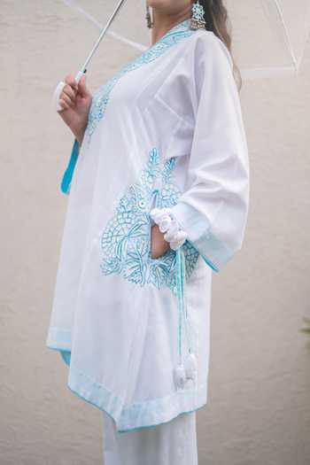 Daljit Sudan_White Cotton Embroidery V-neck Floral Pattern Kurta And Pant Set _at_Aza_Fashions