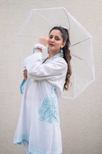 Buy_Daljit Sudan_White Cotton Embroidery V-neck Floral Pattern Kurta And Pant Set 