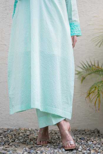 Daljit Sudan_Teal Cotton Embroidery Split V-neck Light Striped Phiran Kurta Set _at_Aza_Fashions