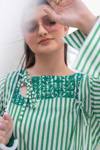 Daljit Sudan_Green Cotton Embroidery Square Neck, Yes Dark Striped Kurta And Pant Set _Online