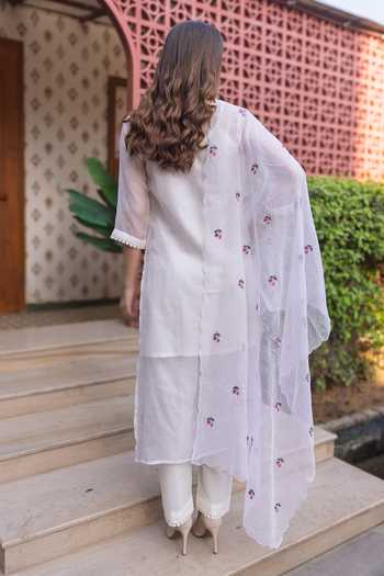 Shop_ASRUMO_Off White Cotton, Kota Doria Embroidery V-neck Floral Motif Kurta Set _at_Aza_Fashions