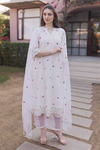 Buy_ASRUMO_Off White Cotton Embroidery Split V-neck Heart Kurta Set _at_Aza_Fashions