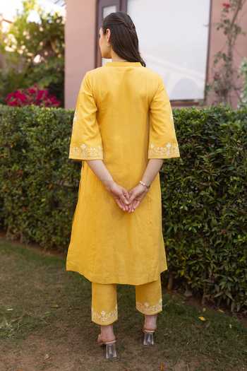 Shop_ASRUMO_Yellow Linen Embroidery V-neck Hand Kurta Set _at_Aza_Fashions
