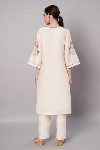 Shop_Doux Amour_Ivory Chanderi Round Neck Breeze Trail Floral Embroidered Kurta Set _at_Aza_Fashions