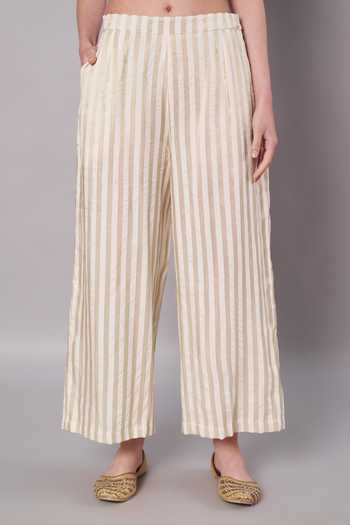 Doux Amour_Ivory Chanderi, Tissue V-neck, Yes Bloom Embroidered Kurta And Pant Set _at_Aza_Fashions
