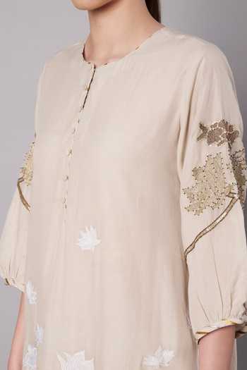 Doux Amour_Ivory Chanderi, Tissue Round Neck Petal Promise Embroidered Kurta Set _Online_at_Aza_Fashions