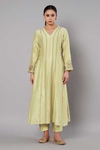 Doux Amour_Yellow Chanderi V-neck Spring Halo Embroidered Anarkali Set _at_Aza_Fashions