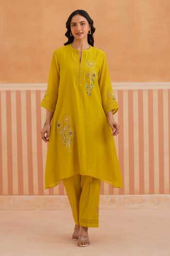 Buy_OMI_Green Chanderi, Cotton Satin Embroidery Split V-neck Mul Kurta And Pant Set _at_Aza_Fashions