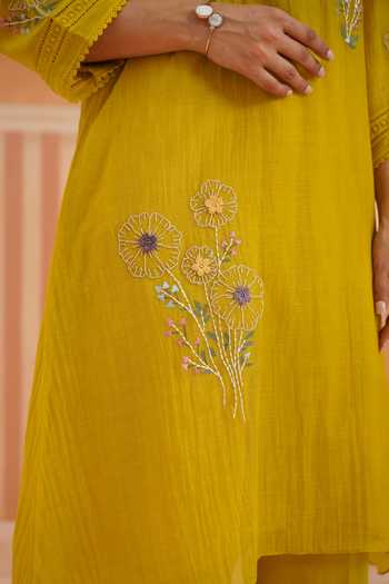 Buy_OMI_Green Chanderi, Cotton Satin Embroidery Split V-neck Mul Kurta And Pant Set _Online_at_Aza_Fashions
