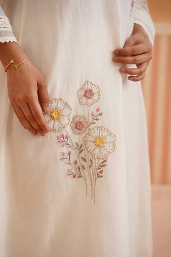 Buy_OMI_Ivory Chanderi, Cotton Satin Thread Embroidery Round Mul Kurta And Pant Set 