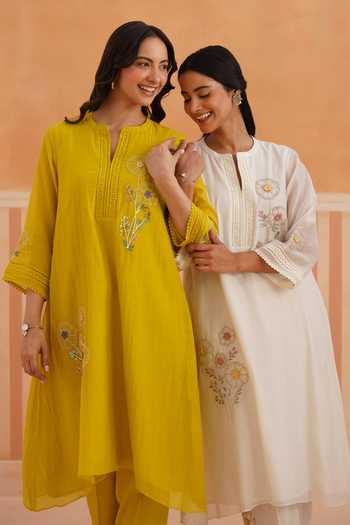 OMI_Ivory Chanderi, Cotton Satin Thread Embroidery Round Mul Kurta And Pant Set _Online