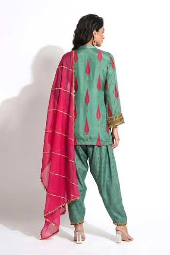 Shop_Basanti Kapde aur Koffee_Green Muslin Round Neck, Yes Motif Pattern Kurta And Tulip Pant Set _at_Aza_Fashions